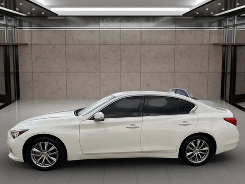 Used 2017 INFINITI Q50 2.0t w/ Moonroof Package image 7