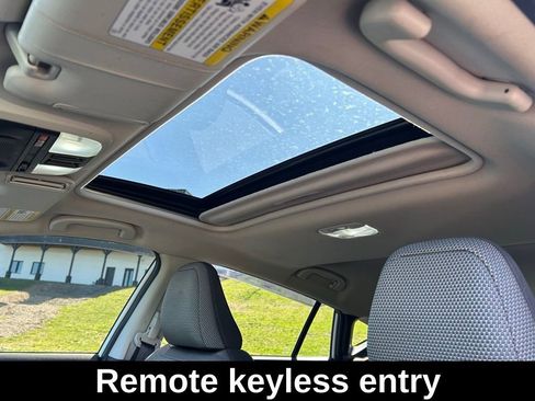 Used 2024 Subaru Crosstrek 2.0i Premium image 17