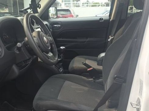 Used 2016 Jeep Patriot Sport w/ Power Value Group AWD/4WD image 10