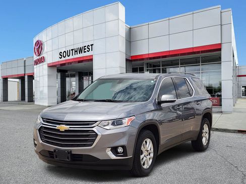 Used 2020 Chevrolet Traverse LT FWD image 2
