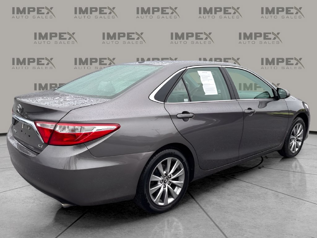 Used 2017 Toyota Camry XLE w/ Moonroof Package FWD image 5