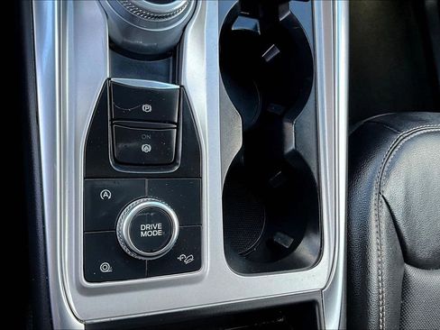 Used 2023 Ford Explorer Limited image 17