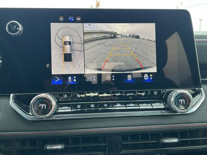 Used 2023 Chevrolet Colorado Z71 w/ Z71 Convenience Package 2