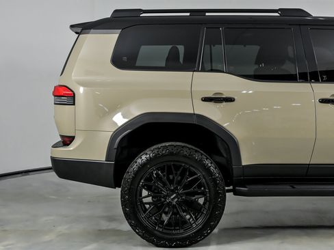 Used 2025 Lexus GX 550 AWD/4WD image 13