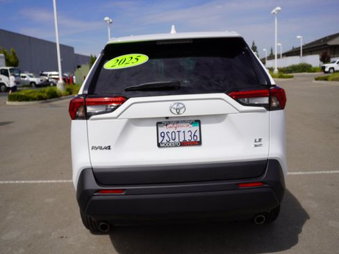 Used 2025 Toyota RAV4 LE AWD/4WD image 9