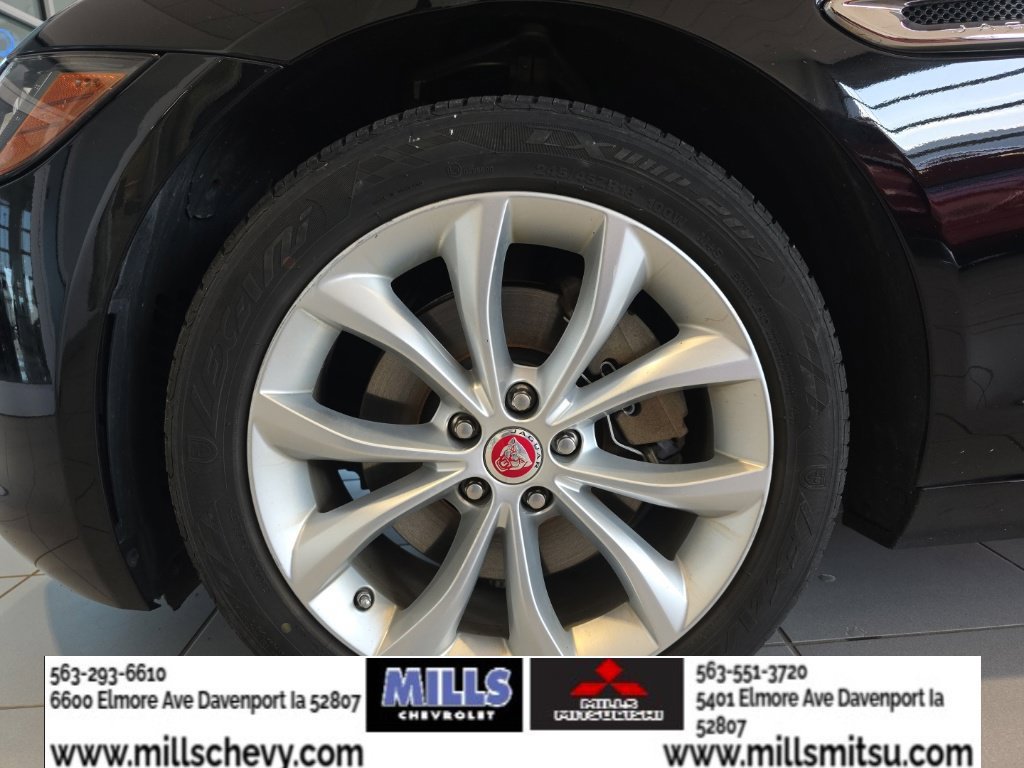 Used 2018 Jaguar XF Premium AWD/4WD image 31