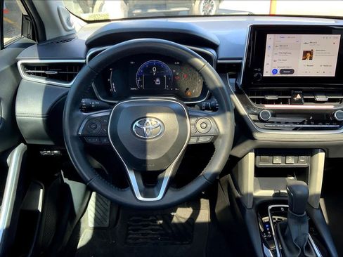 Used 2024 Toyota Corolla Cross XLE w/ Convenience Package image 6