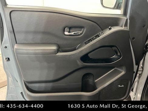 Used 2022 Nissan Frontier PRO-4X w/ Pro-4X Premium Package AWD/4WD image 15