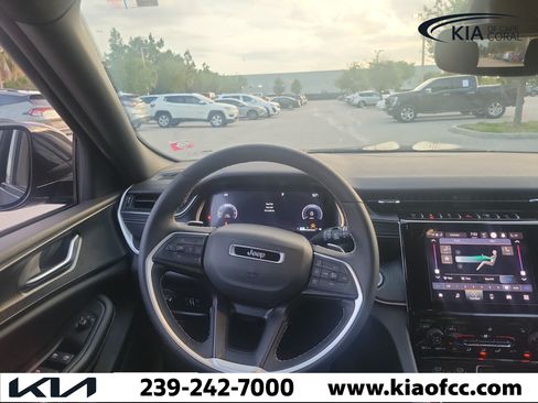 Used 2023 Jeep Grand Cherokee L Laredo AWD/4WD image 21
