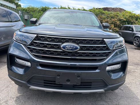 Used 2022 Ford Explorer XLT w/ Equipment Group 202A AWD/4WD image 2
