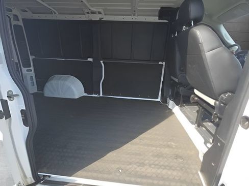 Used 2025 RAM ProMaster 2500 w/ Convenience Group FWD image 4