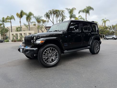 Used 2022 Jeep Wrangler Unlimited Sahara AWD/4WD image 2