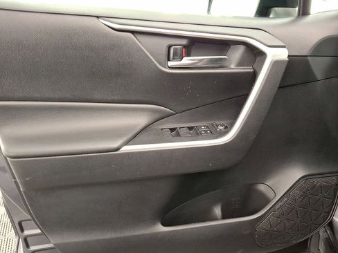Used 2020 Toyota RAV4 XLE image 10