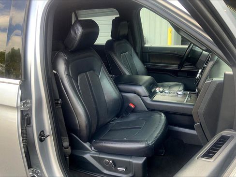 Used 2020 Ford Expedition Limited image 7