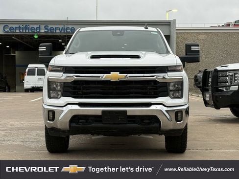 Used 2024 Chevrolet Silverado 2500 LT AWD/4WD image 3