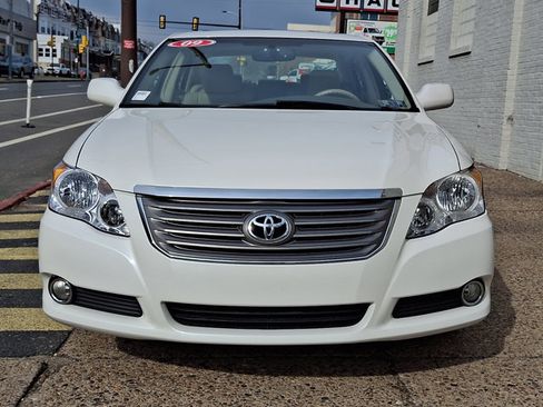 Used 2009 Toyota Avalon XLS image 2