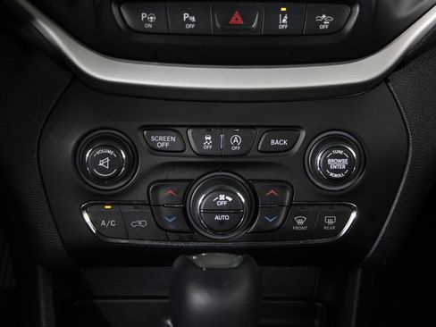 Used 2016 Jeep Cherokee Limited w/ Luxury Group FWD image 21