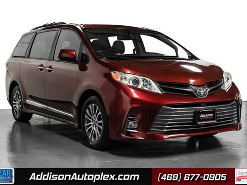 Used 2019 Toyota Sienna XLE Premium FWD image 1