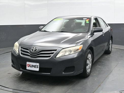 Used 2010 Toyota Camry LE FWD image 7