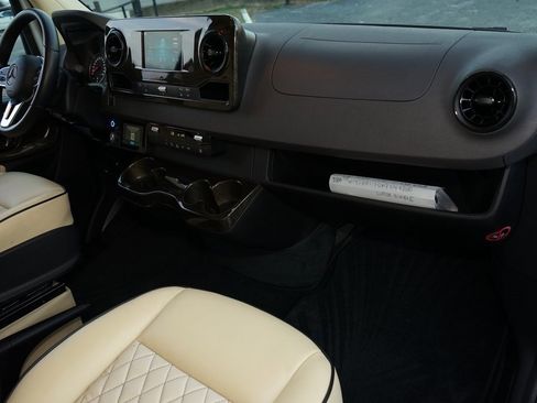 Used 2022 Mercedes-Benz Sprinter 3500 image 11