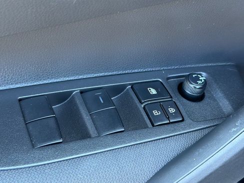 Used 2023 Toyota Corolla LE w/ LE Convenience Package FWD image 14