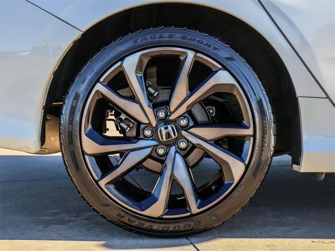 Used 2019 Honda Civic Sport image 9