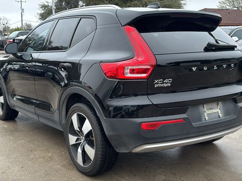 Used 2020 Volvo XC40 T5 Momentum w/ Protection Package Premier image 5