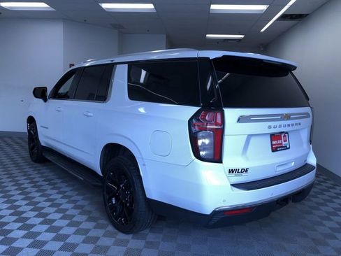 Used 2022 Chevrolet Suburban LT RWD image 5