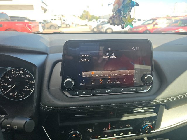 Used 2025 Nissan Rogue SV w/ SV Premium Package FWD image 11