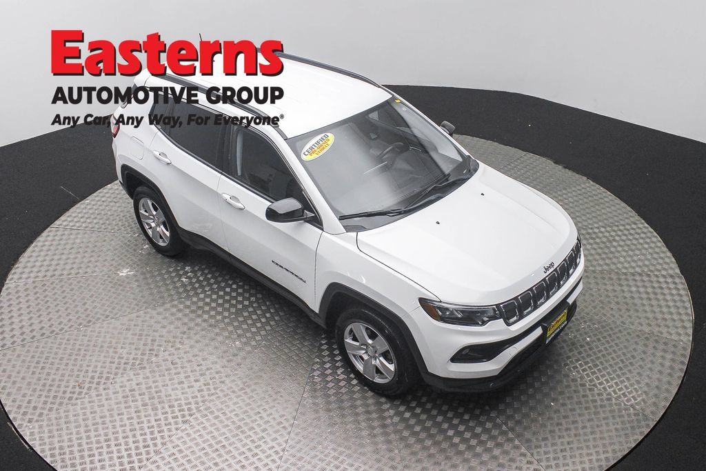Used 2022 Jeep Compass Latitude w/ Convenience Group AWD/4WD image 5
