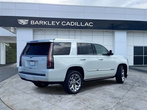 Used 2017 Cadillac Escalade Platinum AWD/4WD image 3