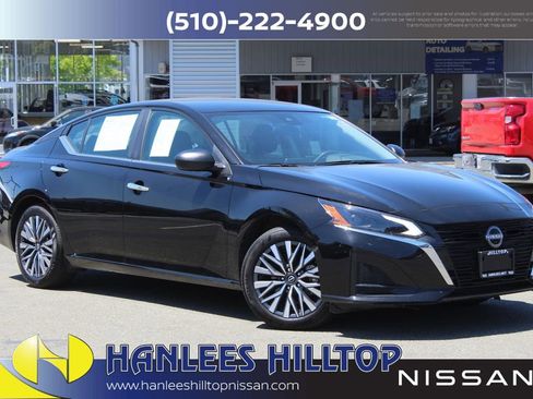Used 2025 Nissan Altima 2.5 SV FWD image 1