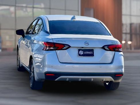 Used 2021 Nissan Versa SV image 4