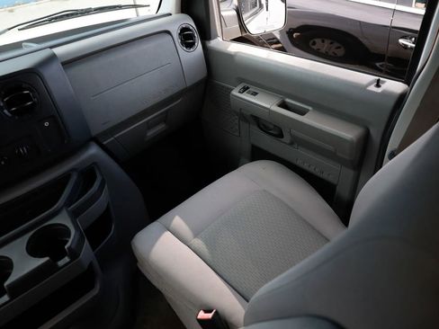Used 2014 Ford E-350 and Econoline 350 XLT image 21