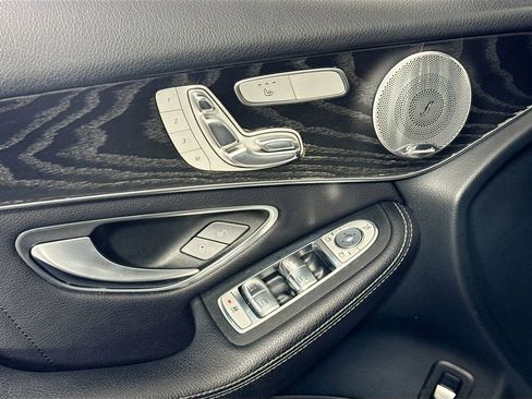 Used 2018 Mercedes-Benz GLC 300 4MATIC w/ Multimedia Package image 22