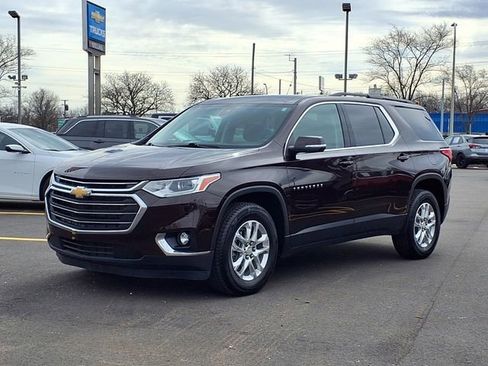 Used 2021 Chevrolet Traverse LT image 1