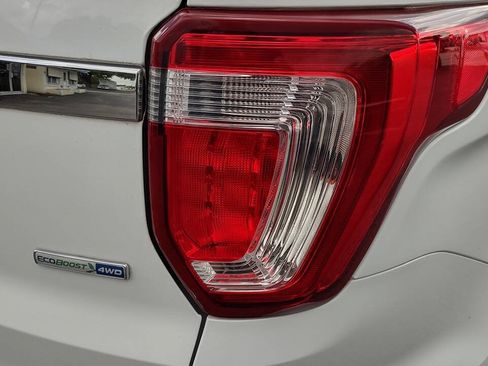 Used 2018 Ford Explorer XLT w/ Equipment Group 201A AWD/4WD image 38