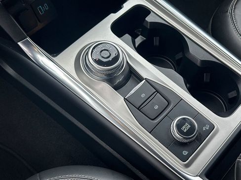 Certified 2022 Ford Explorer XLT w/ Equipment Group 202A image 33