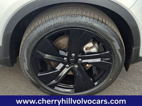 Certified 2025 Volvo XC40 B5 Plus image 9