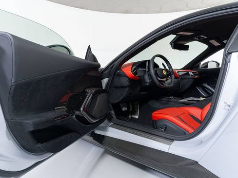 Used 2025 Ferrari 12Cilindri RWD image 22