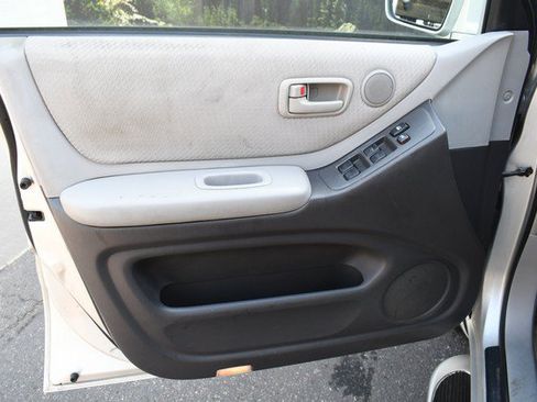 Used 2004 Toyota Highlander 2WD V6 image 13