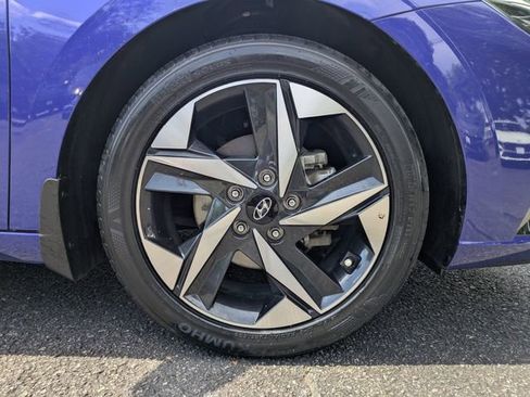 Certified 2023 Hyundai Elantra Limited FWD image 11