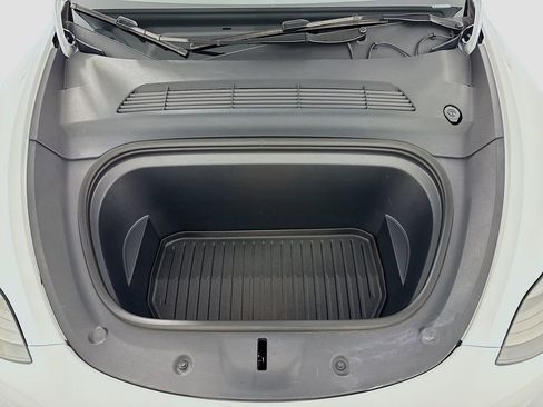 Used 2024 Tesla Model Y Long Range image 30