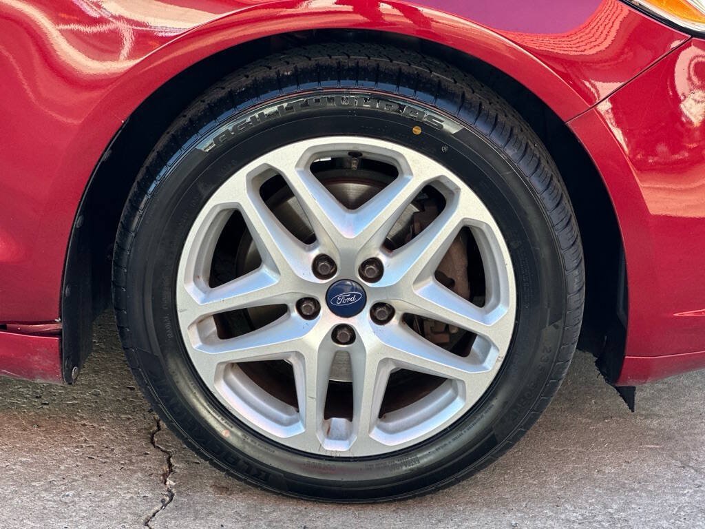 Used 2014 Ford Fusion SE FWD image 4