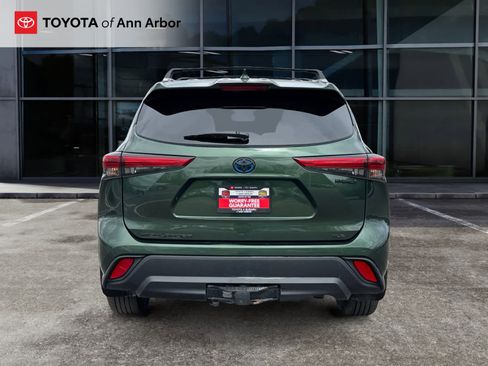 Used 2023 Toyota Highlander XLE AWD/4WD image 11