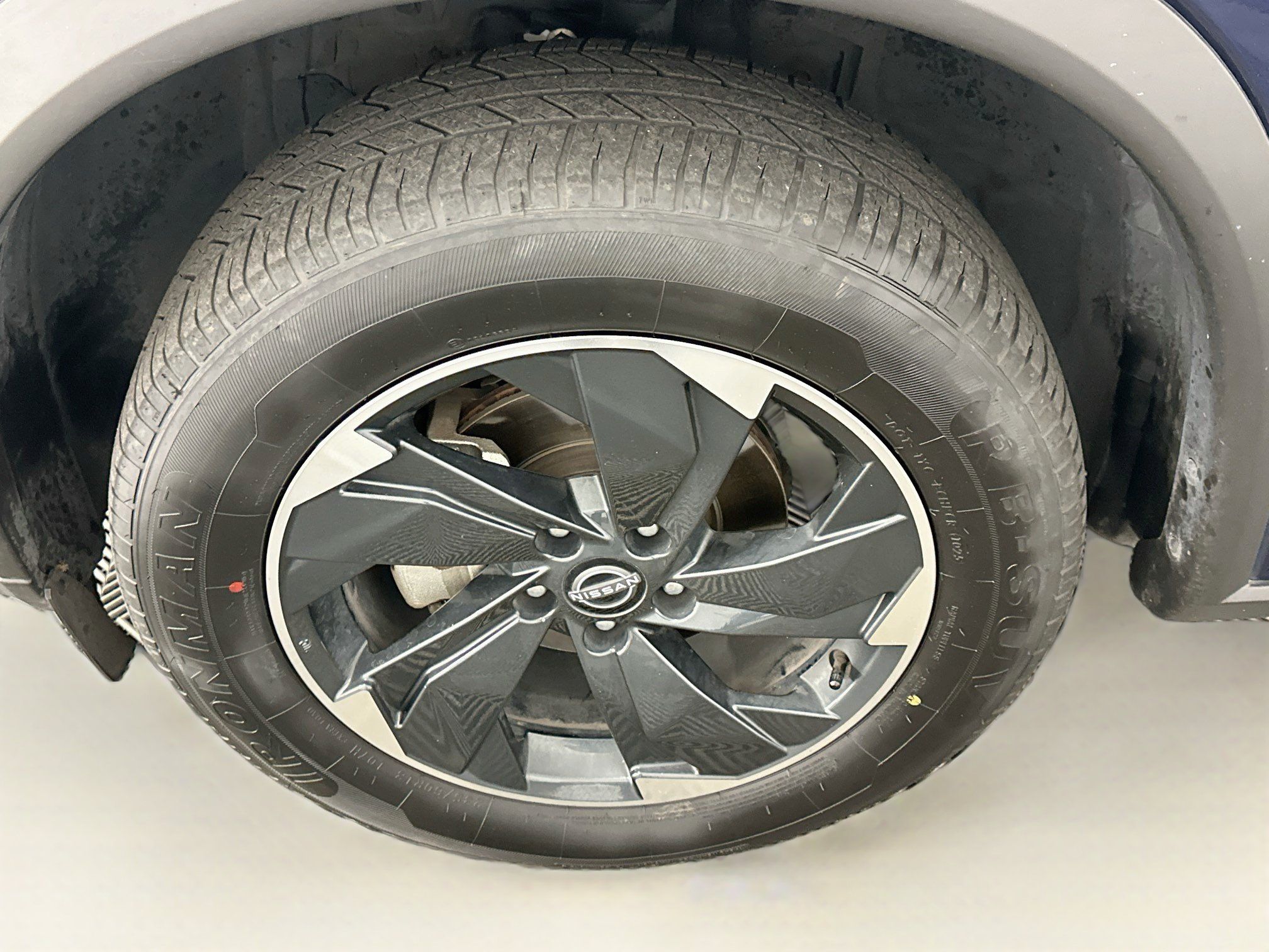 Used 2025 Nissan Rogue SV AWD/4WD image 11