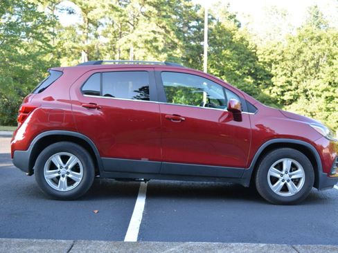 Used 2019 Chevrolet Trax LT FWD image 4