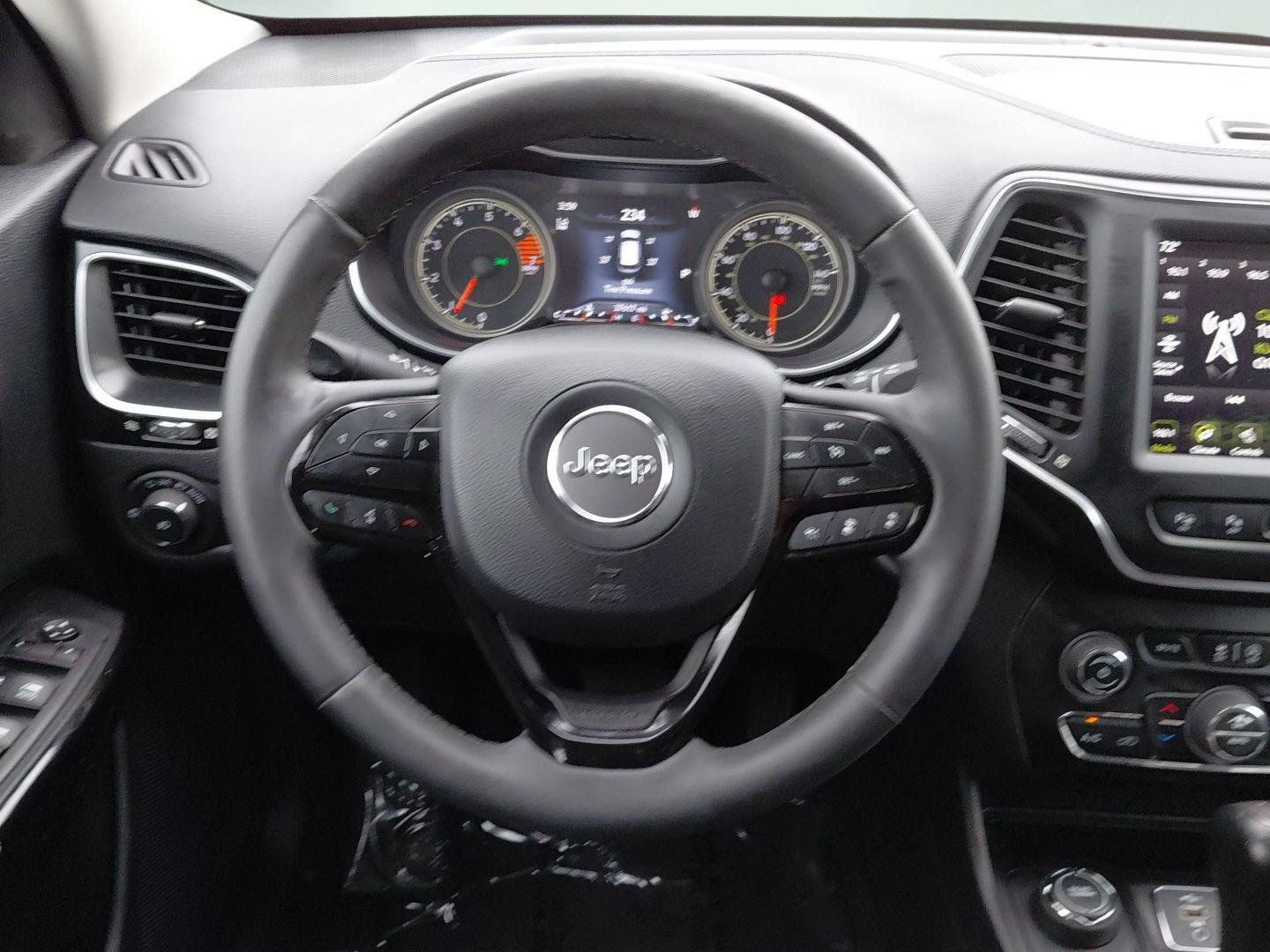 Used 2023 Jeep Cherokee Altitude Lux AWD/4WD image 40