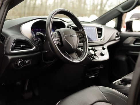 Used 2020 Chrysler Pacifica Limited w/ Advanced Safetytec Group image 9