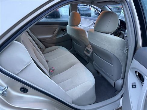 Used 2011 Toyota Camry image 7